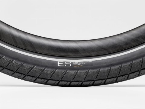 Opona rowerowa BONTRAGER e6 hard-case lite 700 x 50c odblas