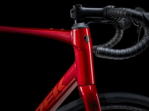Trek Domane Al 2 Generacja 4 Crimson to Dark Carmine Fade 2026 (52)