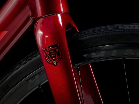 Trek Domane Al 2 Generacja 4 Crimson to Dark Carmine Fade 2026 (52)