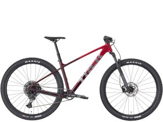 Trek Marlin 7 Generacji 3 Fury Red Fade 2026 (S 27.5")