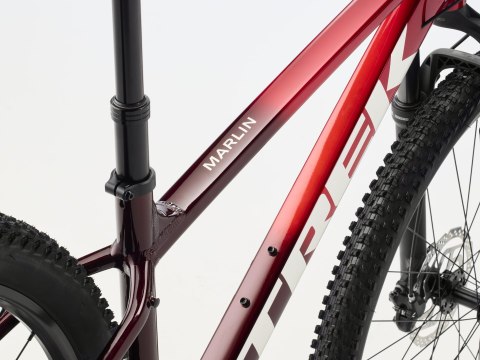 Trek Marlin 7 Generacji 3 Fury Red Fade 2026 (S 27.5")