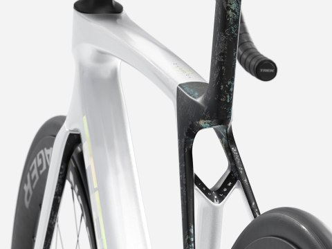 Trek Madone SL 7 Genracji 8 Gloss Crystal White/Matte Deep Smoke 2026 (ML)